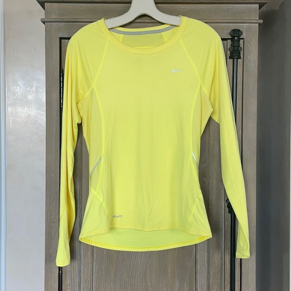 Nike fit dry size small (4-6). Long sleeve tee shirt in yellow